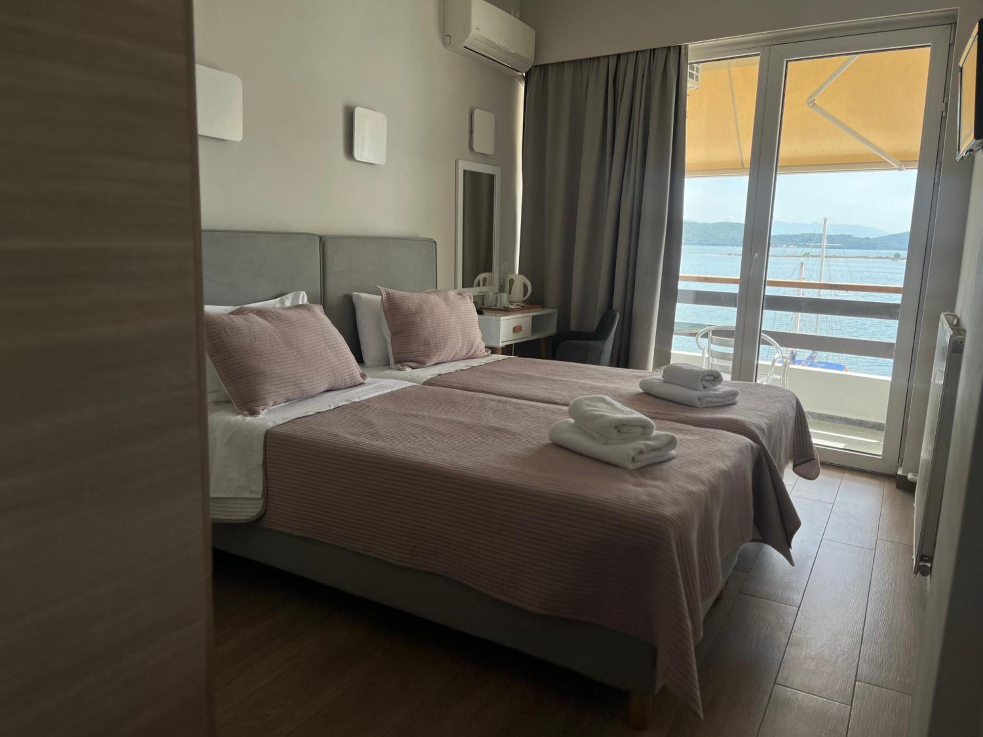 Hotel Avra เปรเวซา ภายนอก รูปภาพ